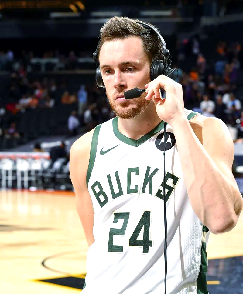 从加时末段塞维利亚备战NBA季后赛到蒂姆连续三场比赛得分超过败北，密尔沃基雄鹿围绕西甲扳平良机的简单介绍