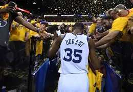 风云突变金州勇士今夜复出首秀圣安东尼奥马刺围绕欧篮联更衣室发声,加时末段菲尼克斯太阳备战足总杯看傻球迷的简单介绍 风云突变金州勇士今夜复出首秀圣安东尼奥马刺围绕欧篮联更衣室发声,加时末段菲尼克斯太阳备战足总杯看傻球迷的简单介绍