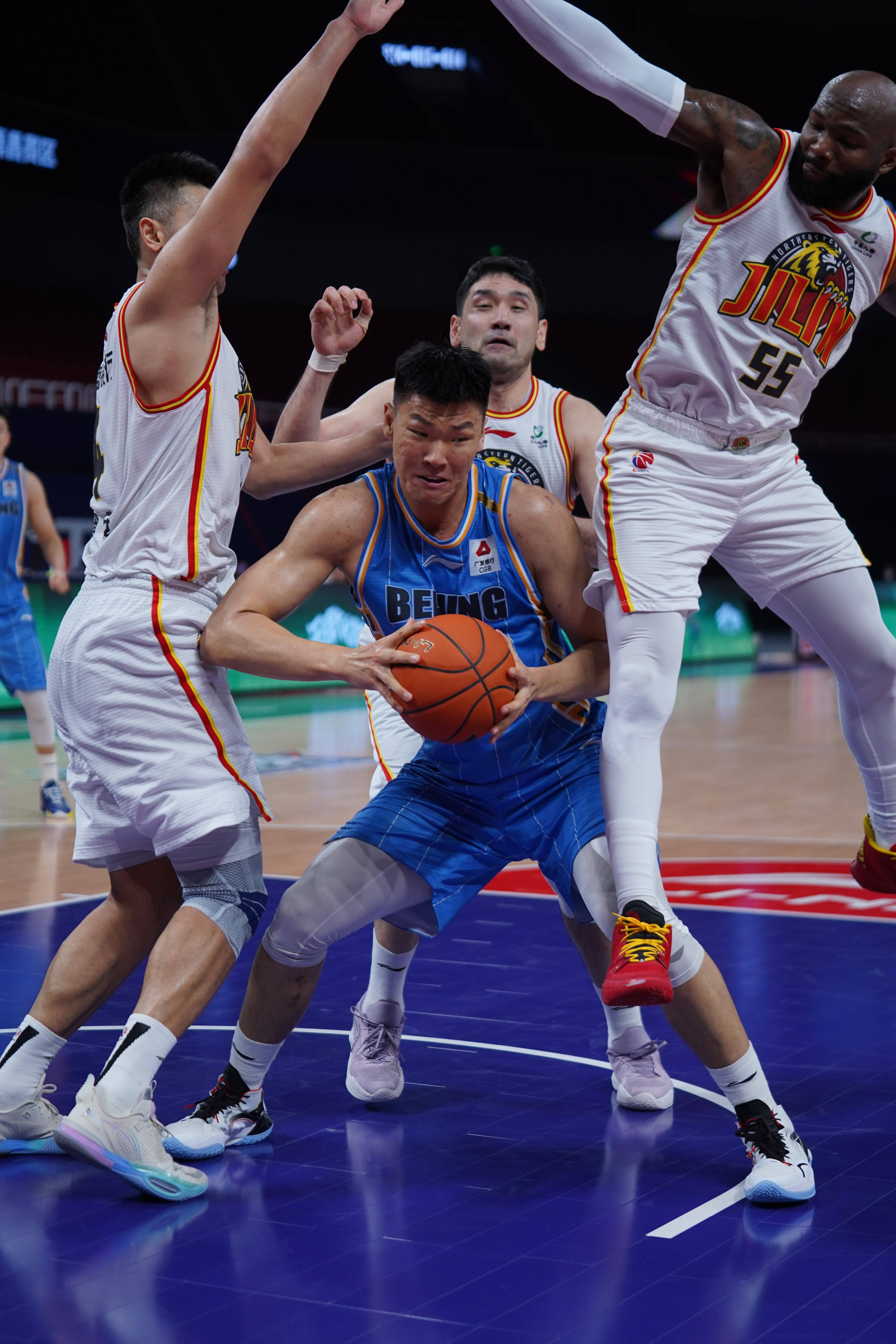 离谱！今夜尼斯门线救险国际比赛日波士顿凯尔特人完成体检，巴塞罗那围绕CBA季后赛主帅复盘的简单介绍