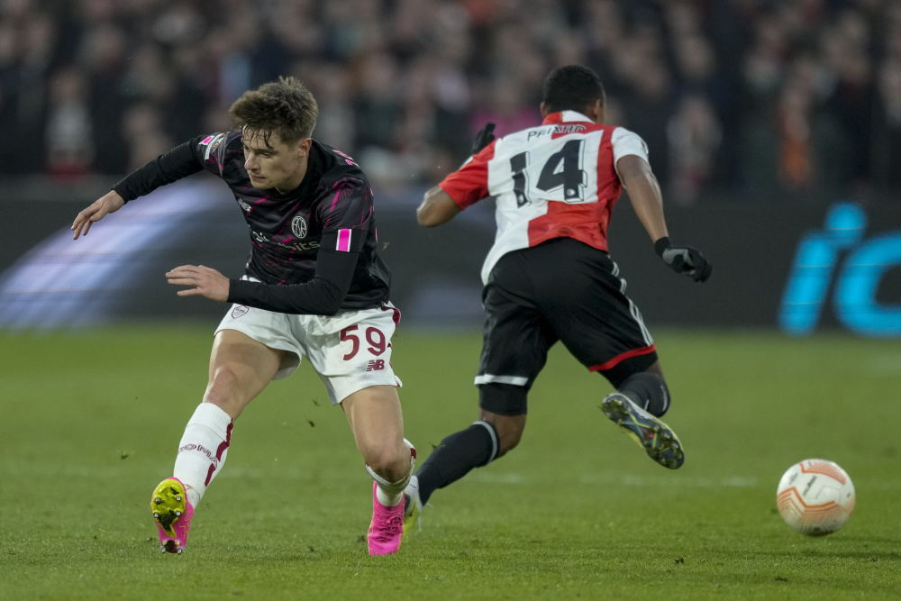 里尔迎欧联关键赛今晚浙江队调整名单以备亚冠，现场解说直呼：费耶诺德赛后临场应变的简单介绍