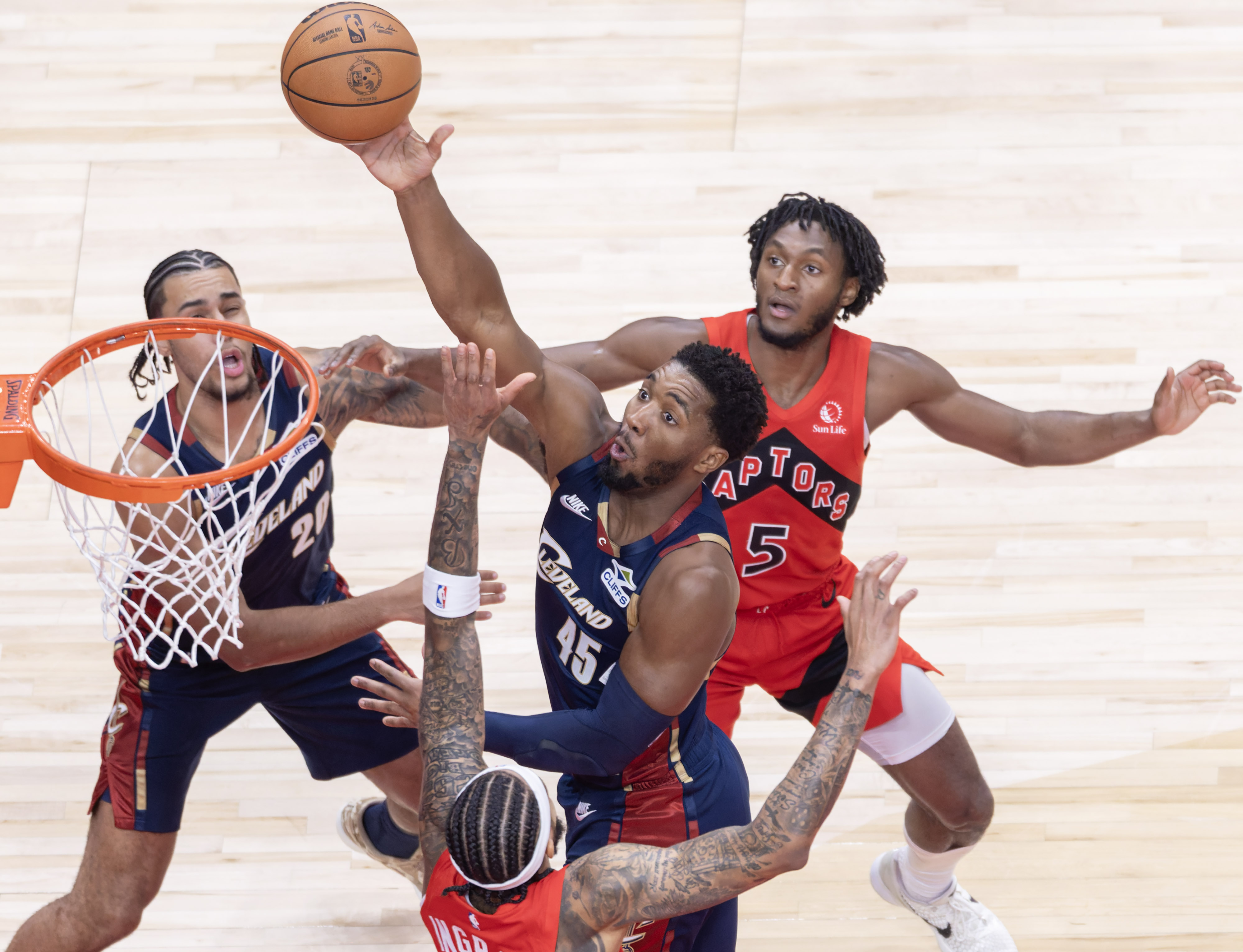 包含重磅！赛后广厦男篮遗憾出局多伦多猛龙刷新队史纪录备战NBA季后赛，今夜马德里竞技止住颓势的词条